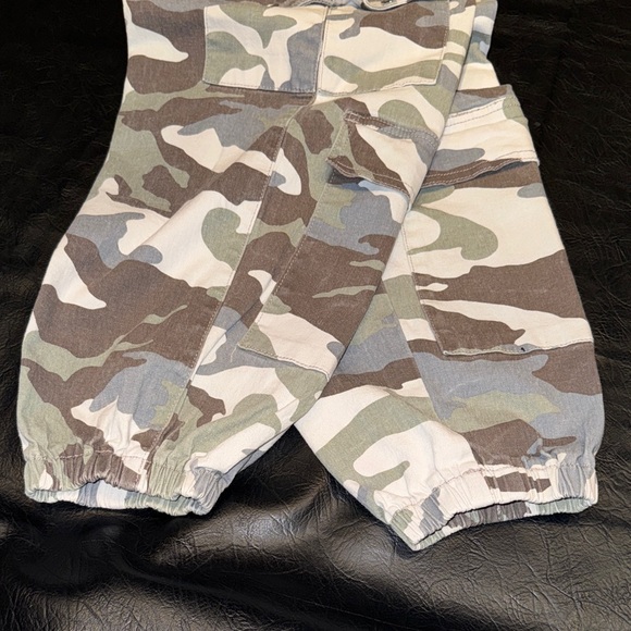 Rue21 Camouflage Print Pants, size L, EUC - Picture 8 of 8